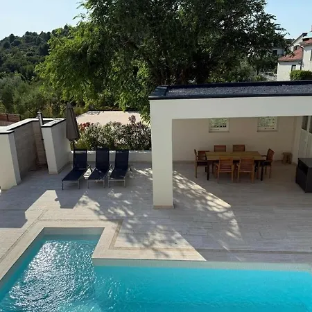 In With Swimming Pool