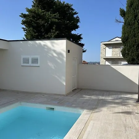 Сasa de vacaciones In With Swimming Pool *