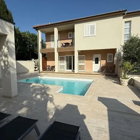 In With Swimming Pool * Murter